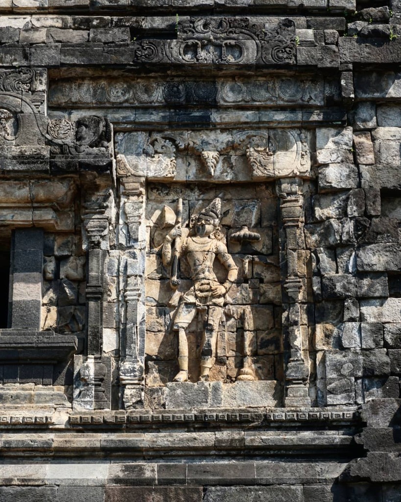 Relief candi yang khas