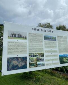 Papan informasi tentang SItus Ratu Boko