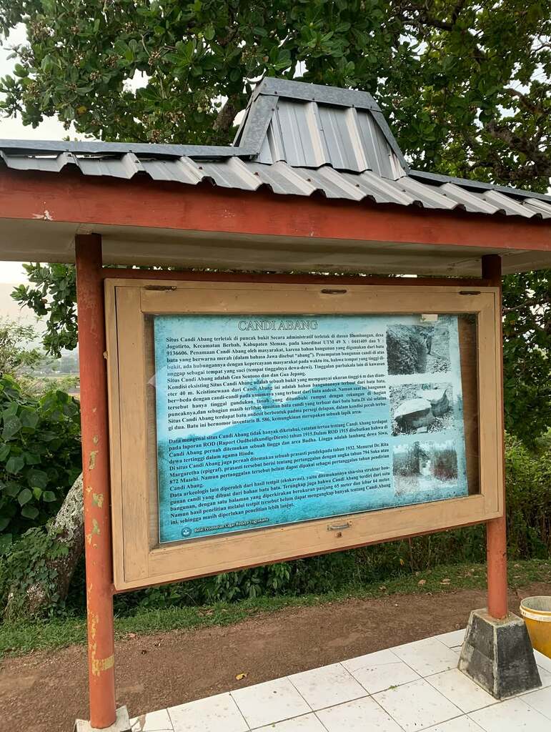 Papan informasi tentang Candi Abang Papan informasi tentang Candi Abang