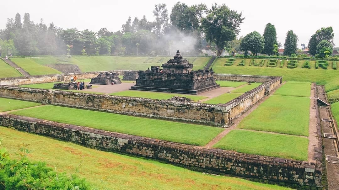 Kompleks Candi Sambisari yang sejuk