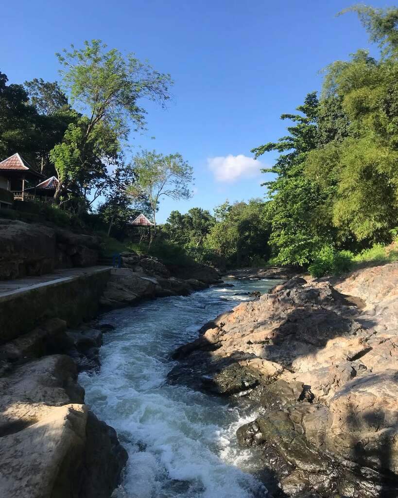 Formasi batuan di kawasan Lava Bantal Formasi batuan di kawasan Lava Bantal