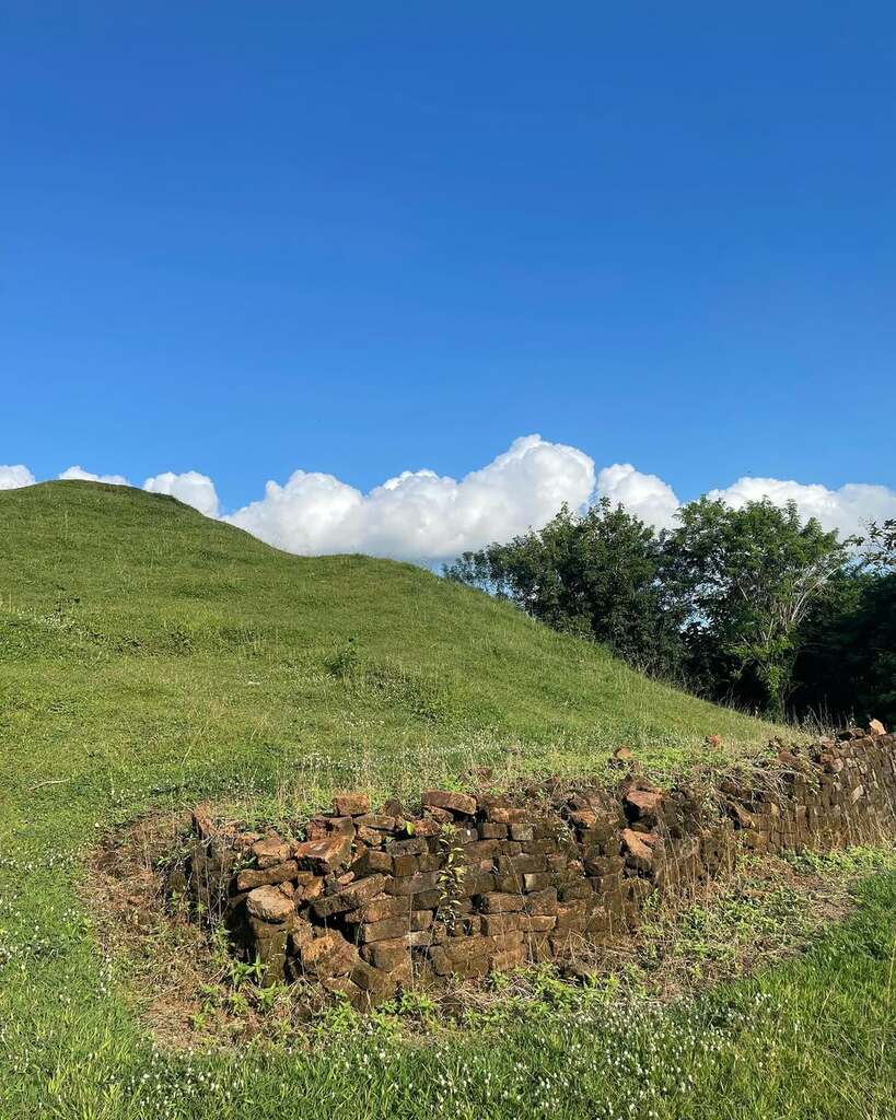 Arsitektur bata merah yang khas Arsitektur bata merah yang khas