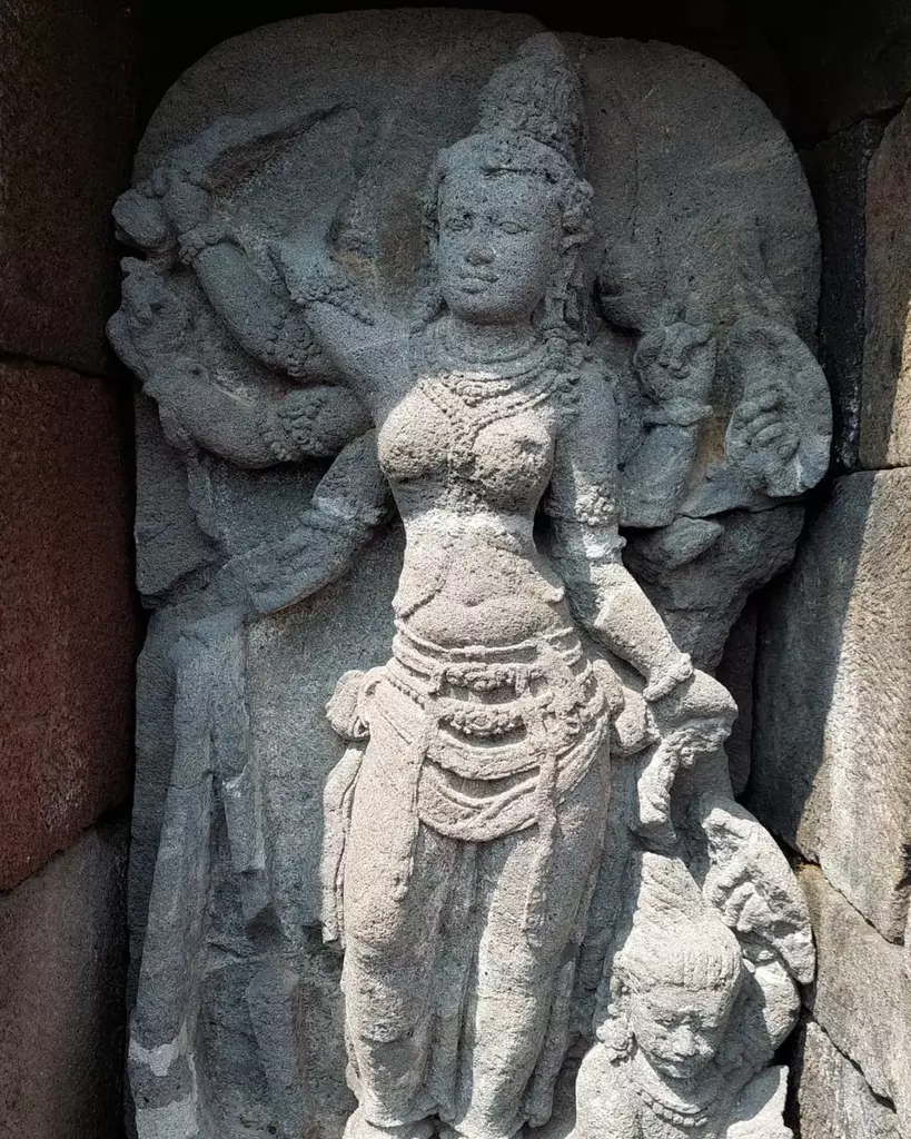 Salah satu arca di Candi Kedulan Salah satu arca di Candi Kedulan