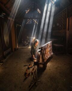 Mbah Ponikem yang sejak kecil mendedikasikan hidupnya untuk menjadi pengrajin batik