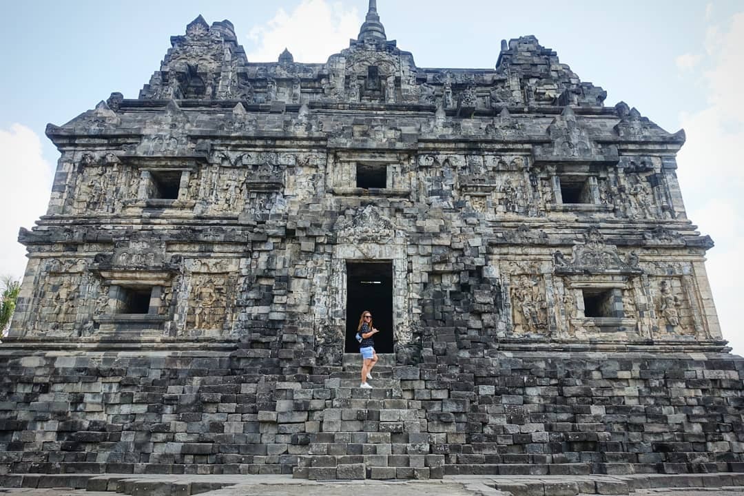 Foto di fasad depan Candi Sari