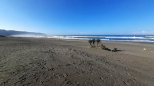 Suasana Pantai Parangkusumo di pagi hari