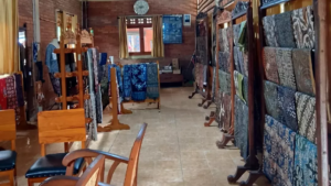 Showroom batik di Kampung Batik Giriloyo Yogyakarta