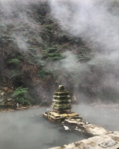 Uap panas dari kawah Uap panas dari kawah