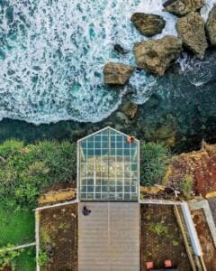 Platform kaca transparan Teras Kaca Pantai Nguluran