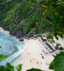 Keindahan pantai dari ketinggian