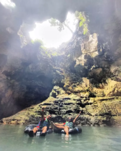 Aktivitas cave tubing