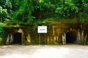 Area pintu masuk gua