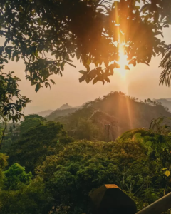 Keindahan sunrise dari Puncak Suroloyo