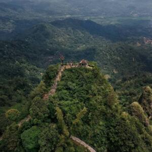 View Puncak Suroloyo dari ketinggian