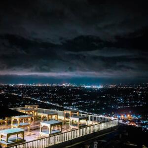 Area viewing deck yang menghadap langsung ke arah kota Yogyakarta