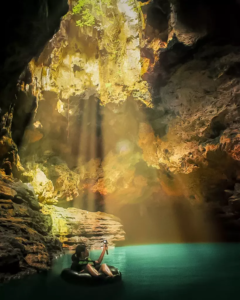 Pengalaman cave tubing yang mengesankan
