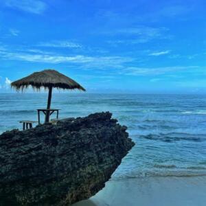 Suasana pantai yang menenangkan