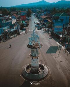 Patung Nyi Ageng Serang berlokasi di Jalan Pemuda, Wates, Kabupaten Kulon Progo