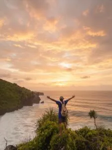 Spot foto dengan latar belakang pantai yang memukau