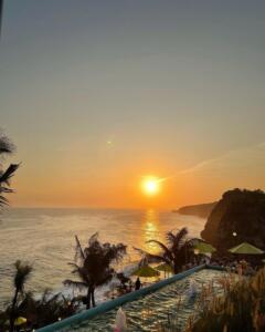 View laut lepas dan sunset yang menakjubkan
