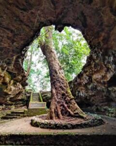 Panorama alam goa yang memukau