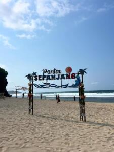 Ayunan di tepi pantai