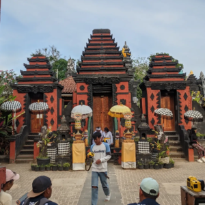 Pura di tebing Pantai Ngobaran