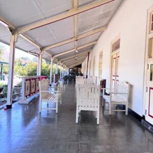 Area selasar (koridor terbuka) di dalam kompleks Pura Pakualaman