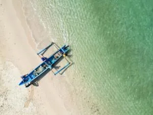 Perahu milik nelayan di tepi pantai