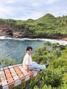Spot foto menarik di Pantai Timang