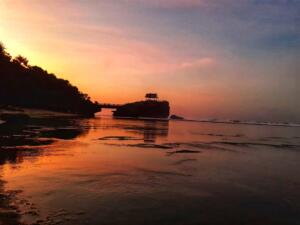 Suasana sore di Pantai Kukup